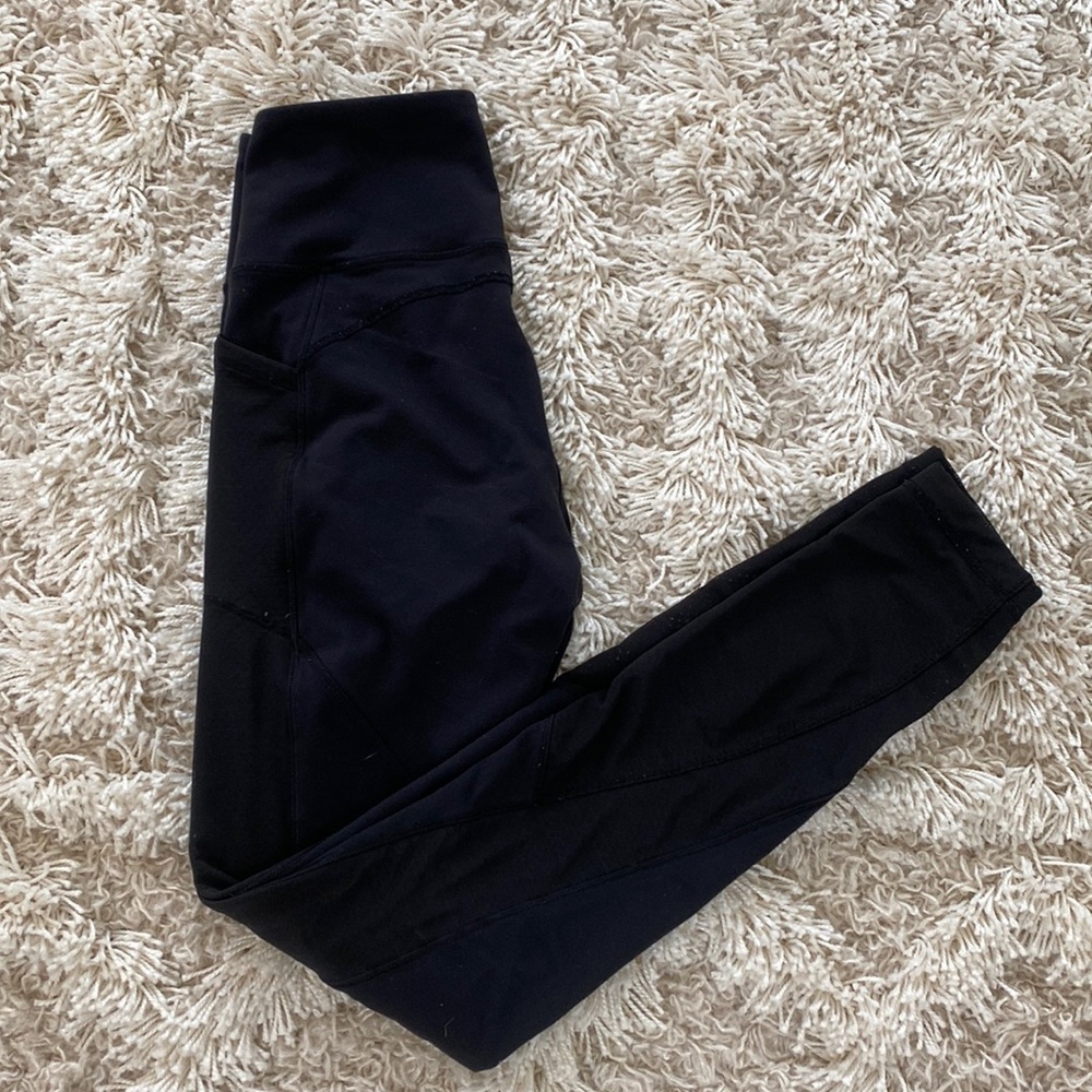 Lululemon mesh panel pocket leggings, black 7/8, size 4.